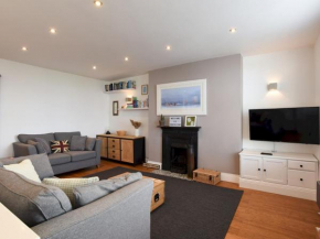 Pass the Keys Modern Seafront Apartment With Great Views Sleeps 4